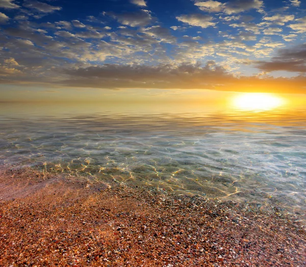 Bella Spiaggia Mare Sotto Cielo Del Tramonto — Foto Stock