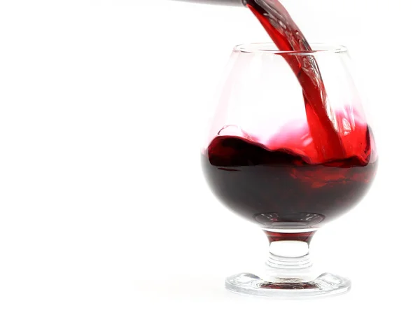 Czerwone Wino Winogron Tworzyć Piękne Wzory Gdy Odlewania Kieliszka — Zdjęcie stockowe