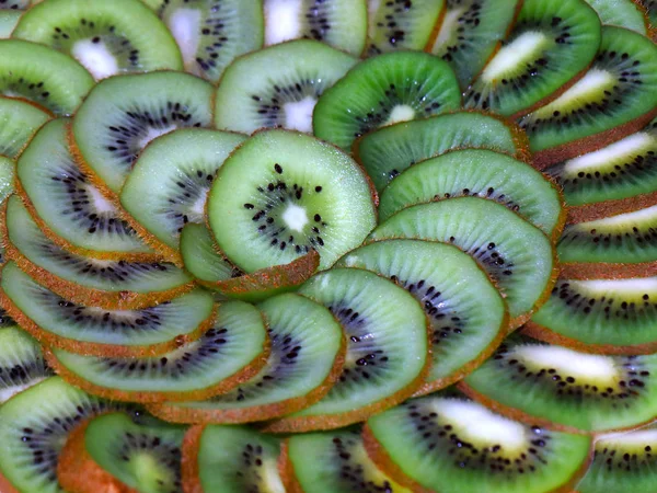 Kiwi Frutas Tropicais Maduras Cortadas Fatias — Fotografia de Stock