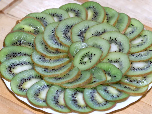 Kiwi Frutas Tropicais Maduras Cortadas Fatias — Fotografia de Stock