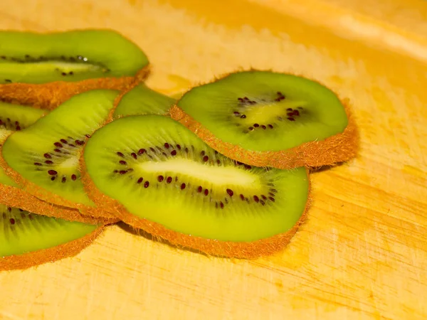 Felii Fructe Kiwi Tropicale Placă Tăiere Din Lemn — Fotografie, imagine de stoc