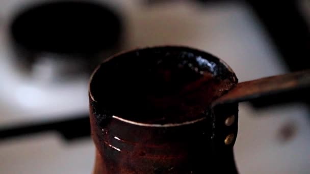 Voorbereiding Van Een Koffie Drinken Een Oude Metalen Stoomboot — Stockvideo