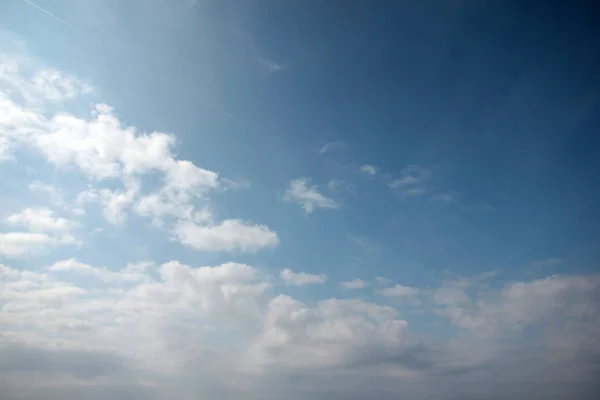 Красиве Синє Сонячне Небо Частина Дикої Природи — стокове фото