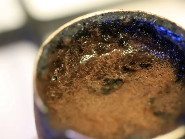 準備中に飲み物の表面にコーヒーの泡 — ストック写真