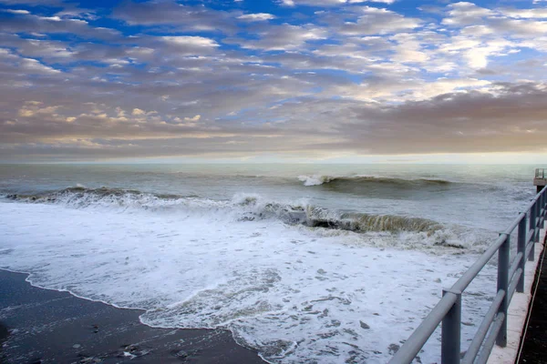 Θυελλώδης Επιφάνεια Της Θάλασσας Και Του Ουρανού Ζοφερή — Φωτογραφία Αρχείου