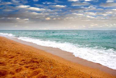 kumlu güneşli deniz plaj yaz göğün altında