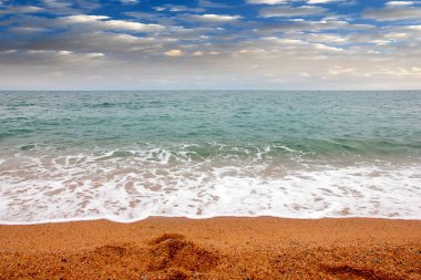 kumlu güneşli deniz plaj yaz göğün altında