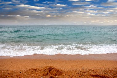 kumlu güneşli deniz plaj yaz göğün altında