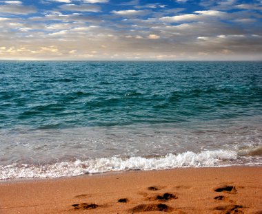 kumlu güneşli deniz plaj yaz göğün altında