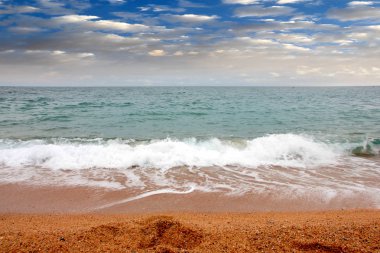 kumlu güneşli deniz plaj yaz göğün altında