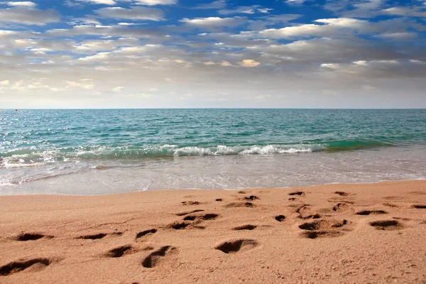 kumlu güneşli deniz plaj yaz göğün altında