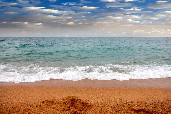 kumlu güneşli deniz plaj yaz göğün altında