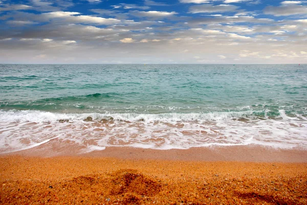 kumlu güneşli deniz plaj yaz göğün altında