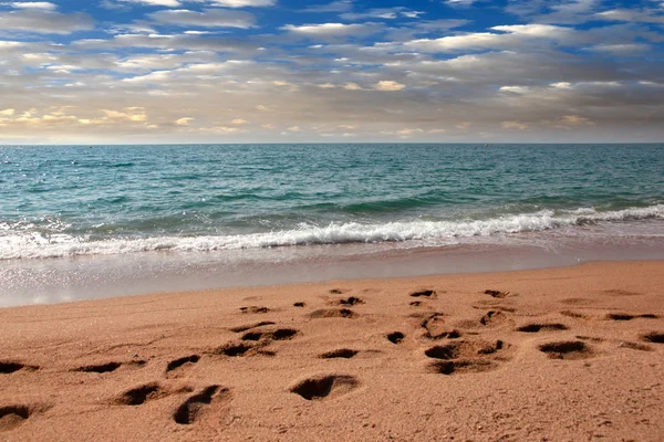 kumlu güneşli deniz plaj yaz göğün altında