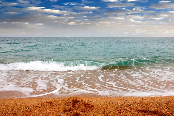 kumlu güneşli deniz plaj yaz göğün altında