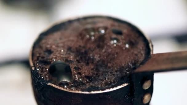 Schiuma Sulla Superficie Caffè Nero Forte Quando Cucina Una Macchina — Video Stock