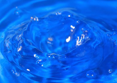 bir damla düşen zaman su sıvı isabet bir desen oluşturur