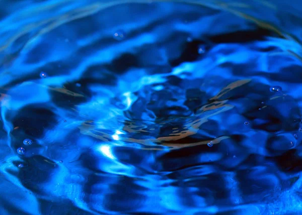 Drop Water Falling Creates Pattern Hitting Liquid — Stock Photo, Image