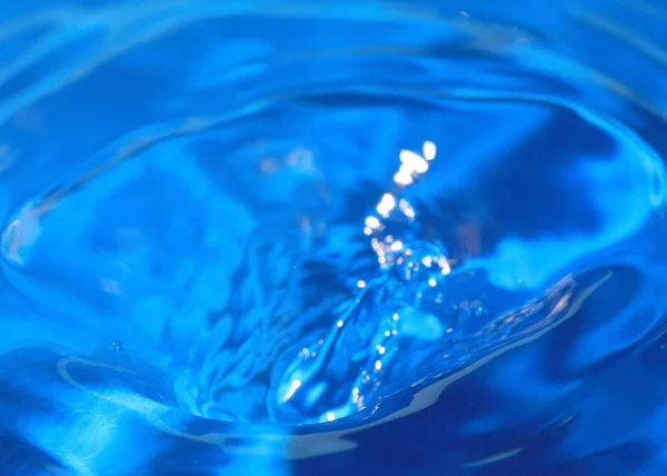 Крапля Води Падінні Створює Візерунок Удару Рідині — стокове фото