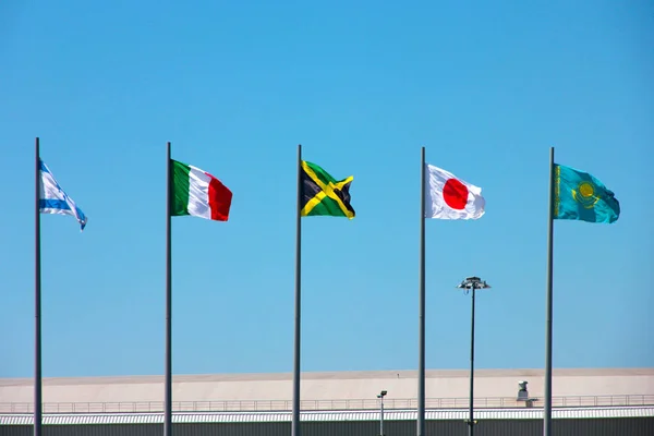 Drapeaux Nationaux Placés Sur Des Mâts Drapeau Dans Contexte Ciel — Photo