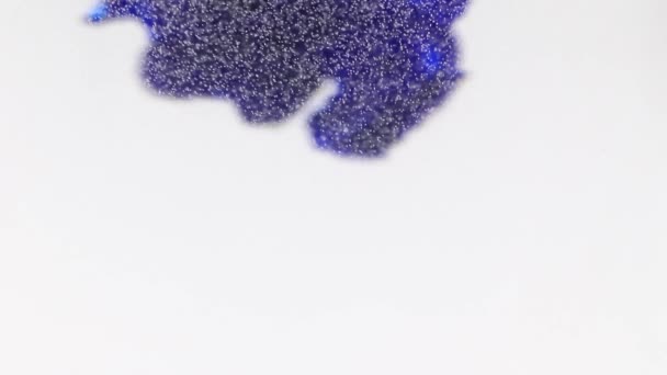 混合墨滴时液体中的花哨图案 — 图库视频影像