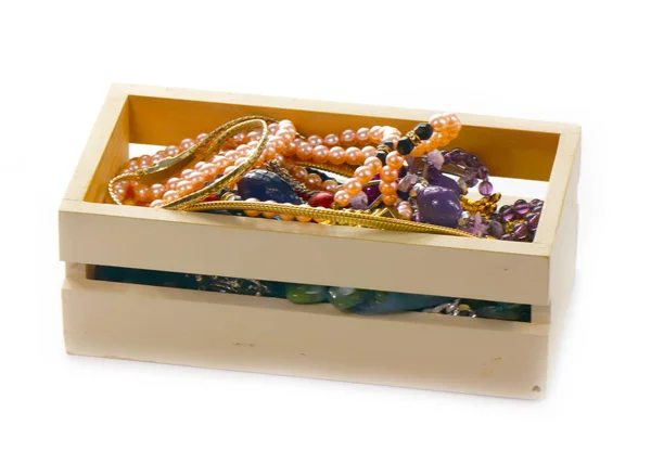 宝石と純金製品で木製の箱 — ストック写真