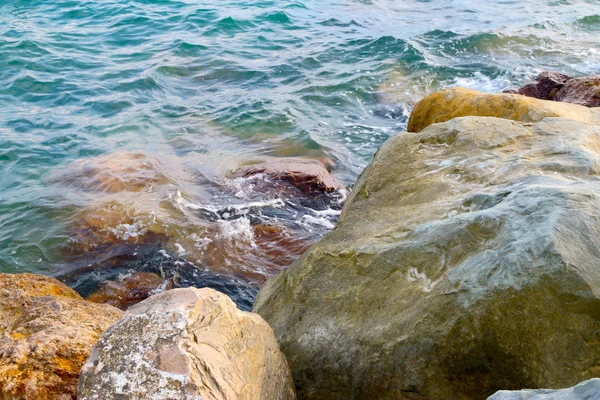 Természetes Kövek Víz Kristálytiszta Tenger Strand — Stock Fotó