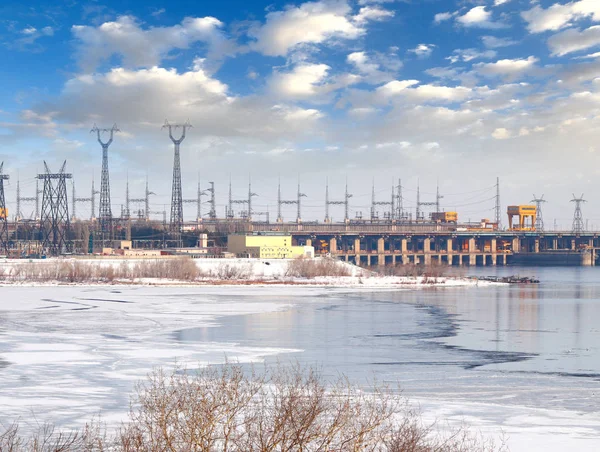 Yapılar Binalar Hidroelektrik Santrali Kış Nehrinde Volga Rusya Federasyonu — Stok fotoğraf