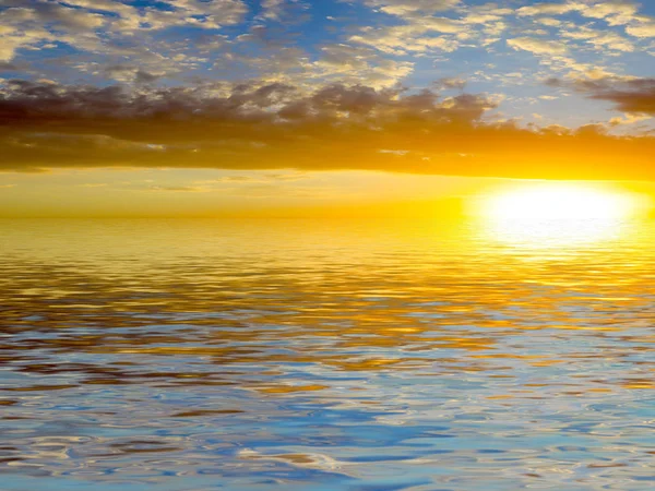 Wunderschönes Himmlisches Spiegelbild Ruhigen Wasser Des Stausees — Stockfoto