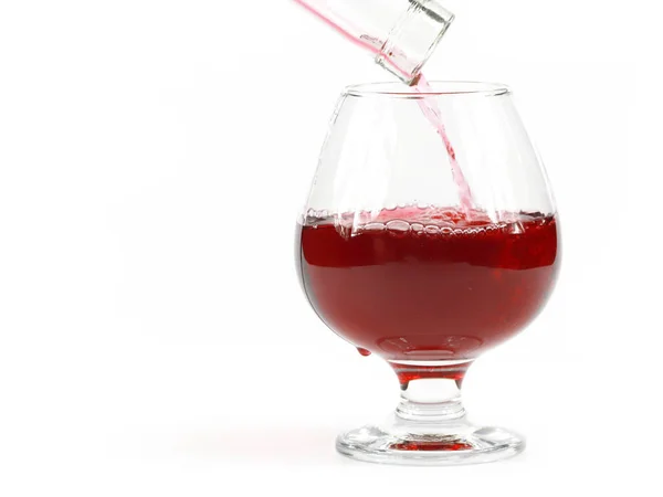 Muster Von Rotwein Beim Einschenken Ein Glas — Stockfoto