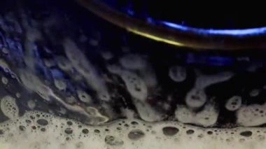 sıvı çamaşır makinesi davul içinde yüzeyinde köpük