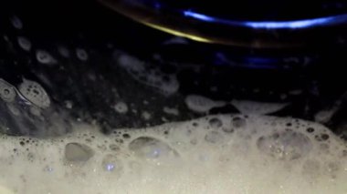 sıvı çamaşır makinesi davul içinde yüzeyinde köpük