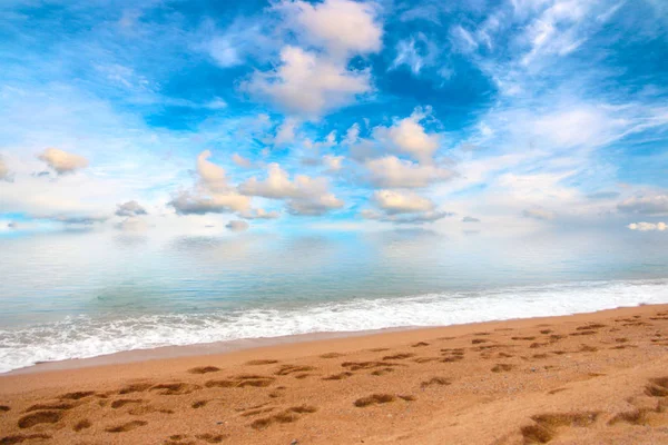 Beautiful Sandy Beach Sunny Summer Cloudy Skies — Stock Photo, Image