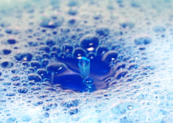 Espuma Superfície Líquido Traço Uma Gota Água — Fotografia de Stock