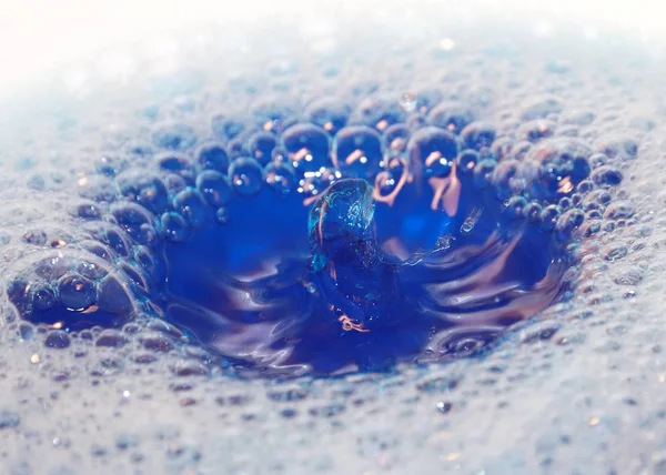 Espuma Superfície Líquido Traço Uma Gota Água — Fotografia de Stock