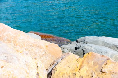 kayalık deniz kenarı dağ bloklarını deniz