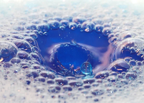 Schuim Het Oppervlak Van Vloeistof Sporen Van Een Druppel Water — Stockfoto