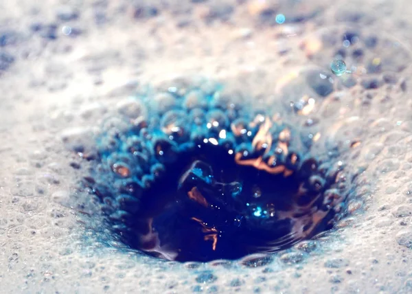 Всплеск Воздействия Капли Цветной Жидкости Поверхность Воды — стоковое фото