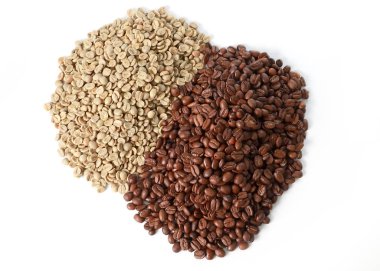 taze kuru ve kavrulmuş kahve çekirdekleri bir demet