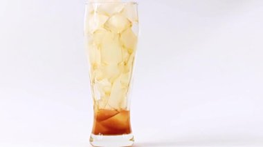 buz çok bir bardak ferahlatıcı limonata