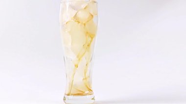 buz çok bir bardak ferahlatıcı limonata