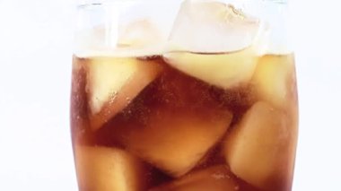 buz çok bir bardak ferahlatıcı limonata