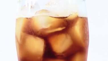 buz çok bir bardak ferahlatıcı limonata