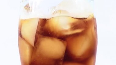 buz çok bir bardak ferahlatıcı limonata