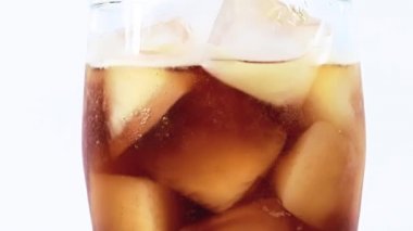 buz çok bir bardak ferahlatıcı limonata