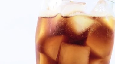 buz çok bir bardak ferahlatıcı limonata