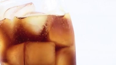buz çok bir bardak ferahlatıcı limonata