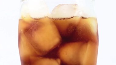 buz çok bir bardak ferahlatıcı limonata