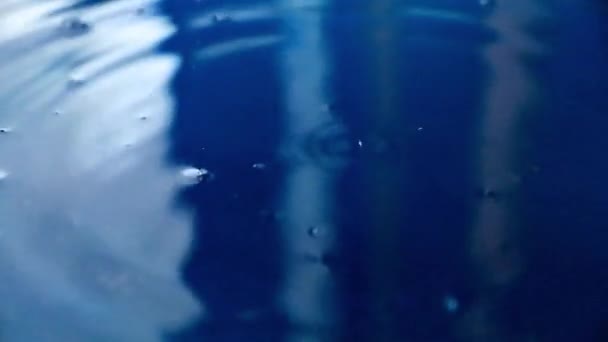 Circles Surface Liquid Hitting Drop Water — Stock Video