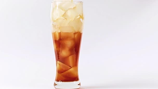 Refrescante Limonada Vaso Con Mucho Hielo — Vídeos de Stock